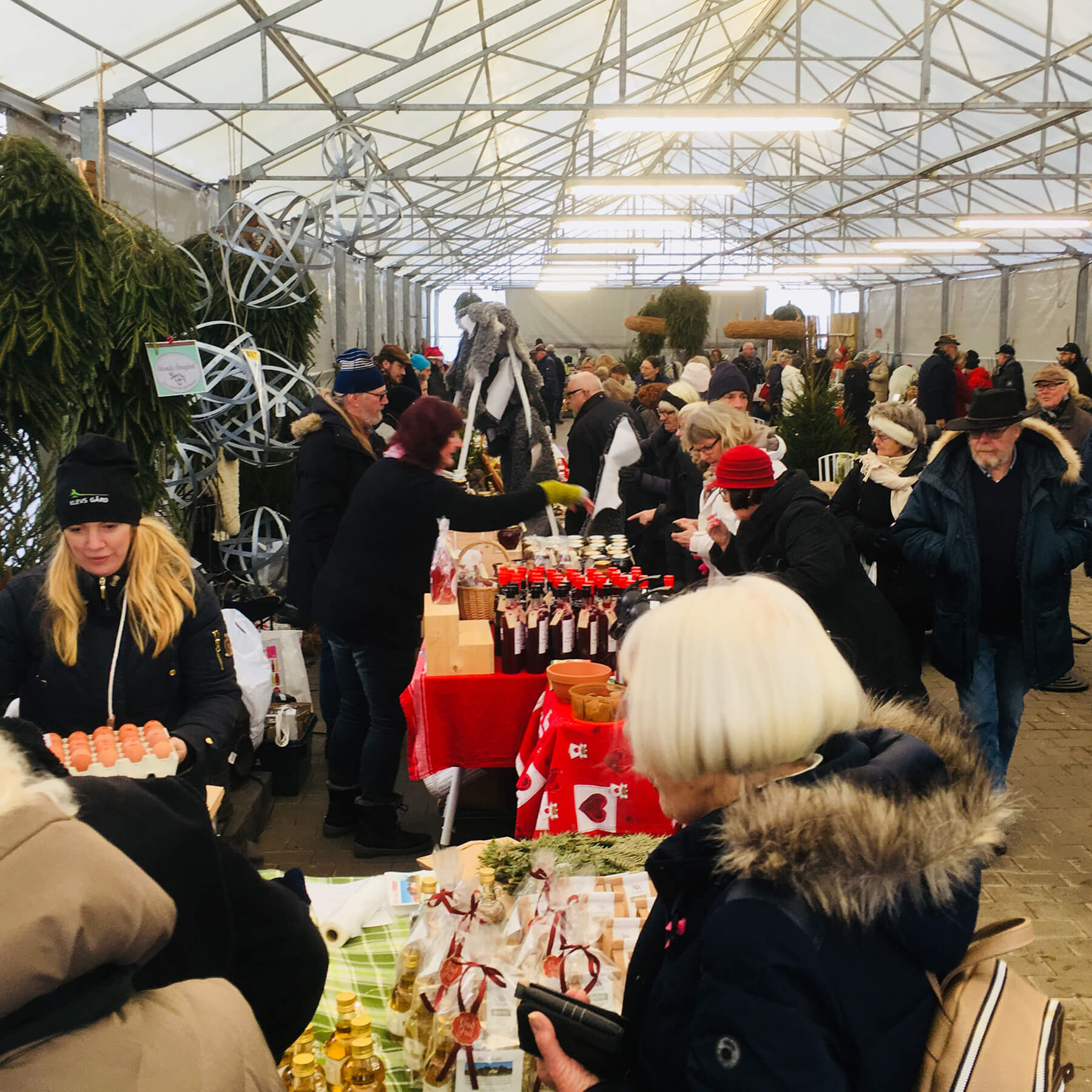 Evenemang: Julmarknad på Sollidens handelsträdgård. Vilken härlig julstämning med mingel, försäljning av hantverk och lokalt producerad mat.